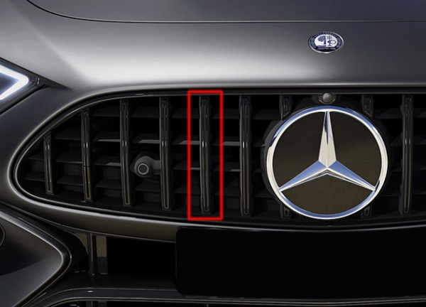 Conversion of Panamericana grill to black trim strips for Mercedes-AMG SL Roadster R232