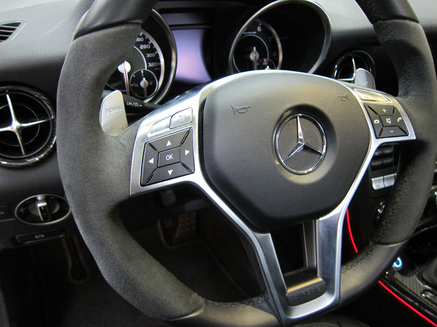 Mercedes SLK 172 Tuning with a AMG Steering Wheel from Chrometec